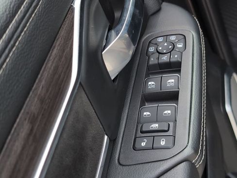 Used 2025 RAM 2500 Laramie AWD/4WD image 17