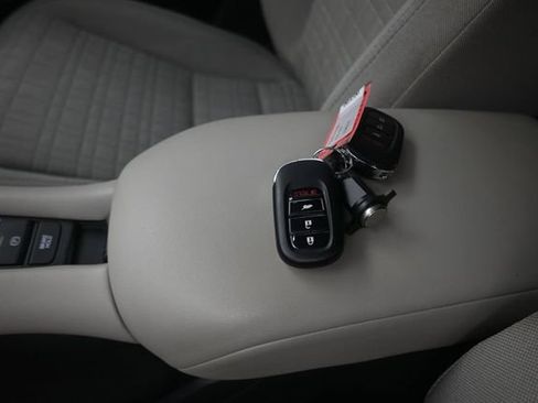 Certified 2025 Honda HR-V LX image 9
