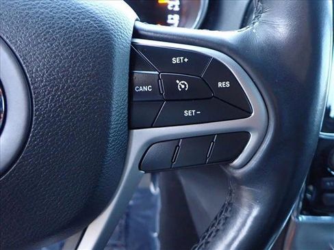 Used 2021 Jeep Grand Cherokee Limited image 17