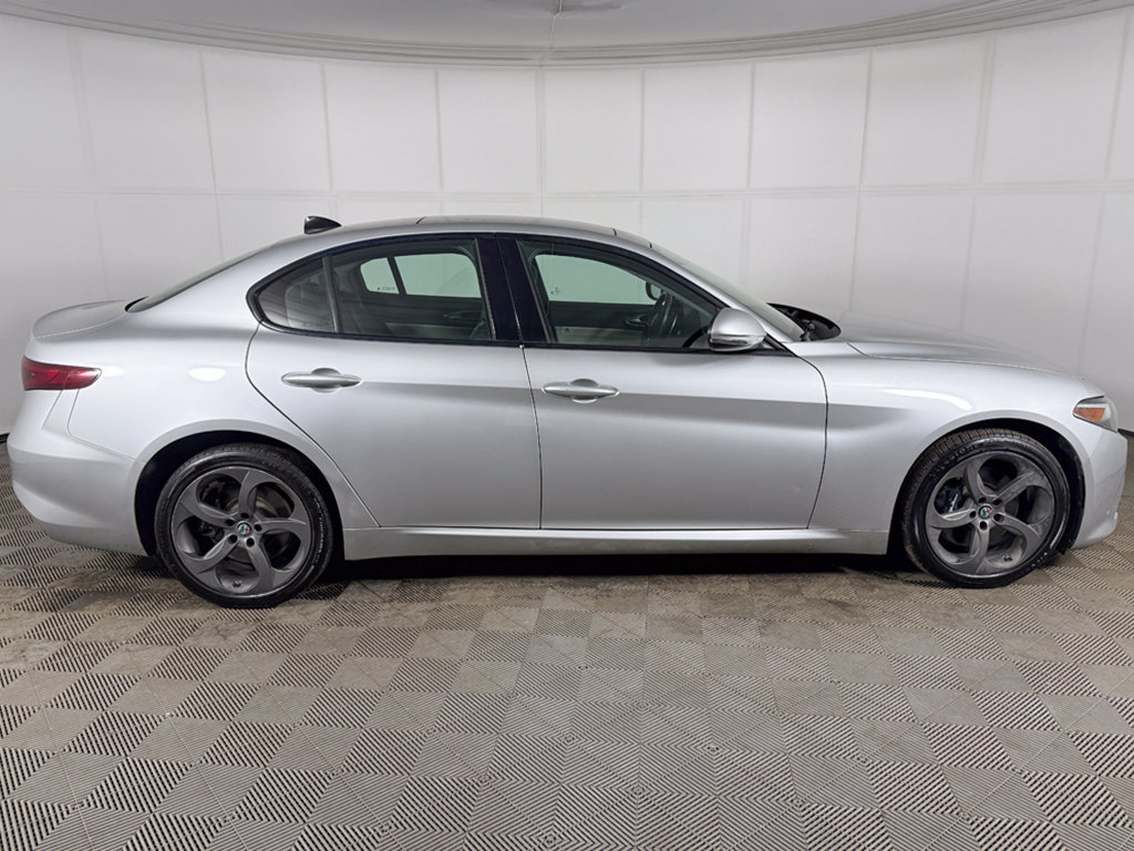 Used 2018 Alfa Romeo Giulia AWD image 14