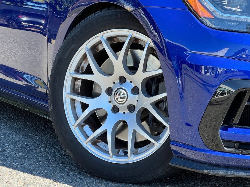 Used 2019 Volkswagen Golf R 4-Door AWD/4WD image 2