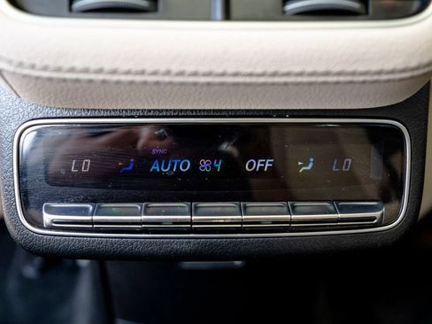 Used 2024 Mercedes-Benz GLS 450 4MATIC image 37