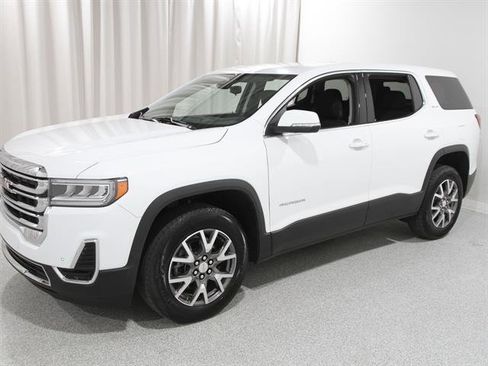 Used 2023 GMC Acadia SLE image 3