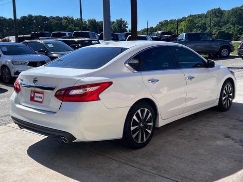 Used 2018 Nissan Altima 2.5 SL FWD image 6