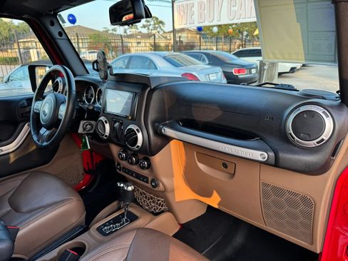 Used 2016 Jeep Wrangler Rubicon w/ Power Convenience Group AWD/4WD image 26