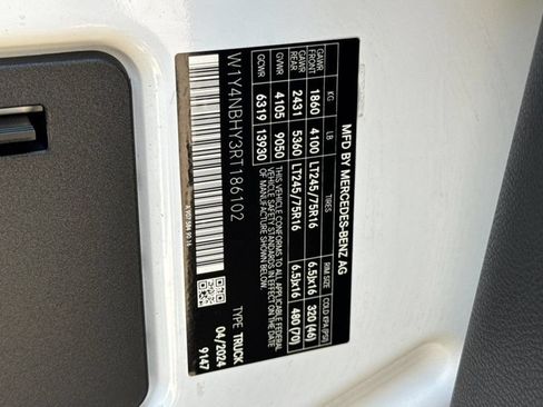 Used 2024 Mercedes-Benz Sprinter 2500 image 42