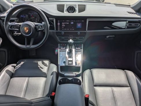 Used 2025 Porsche Macan AWD/4WD image 21