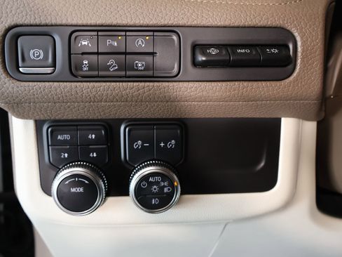 Used 2024 GMC Yukon Denali AWD/4WD image 8