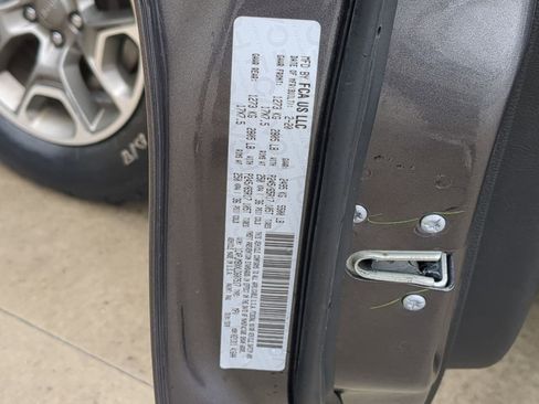 Used 2020 Jeep Cherokee Trailhawk w/ Cold Weather Group image 38