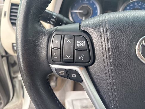 Used 2016 Toyota Sienna XLE image 12