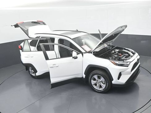 Used 2025 Toyota RAV4 XLE w/ Convenience Package FWD image 65