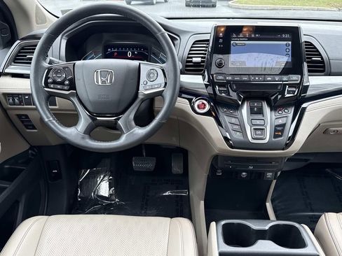 Used 2023 Honda Odyssey Elite image 3
