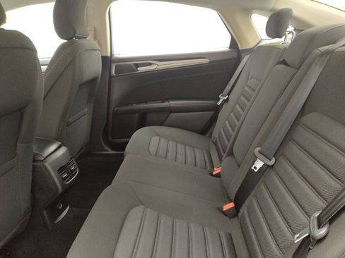 Used 2019 Ford Fusion SE image 18