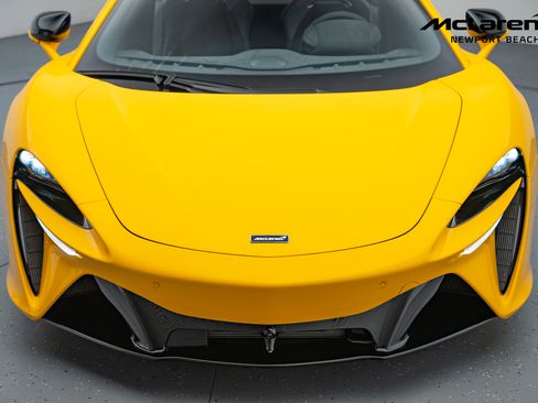 Used 2024 McLaren Artura RWD image 25