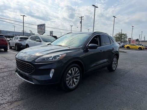 Certified 2022 Ford Escape Titanium w/ Class II Trailer Tow Package AWD/4WD image 4