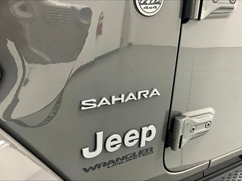 Used 2020 Jeep Wrangler Unlimited Sahara AWD/4WD image 31