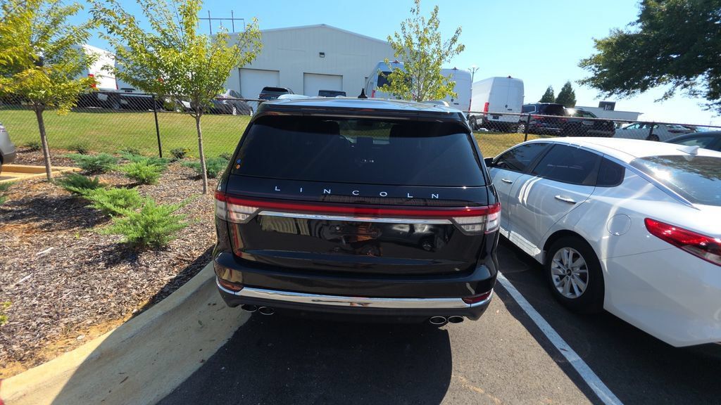 Used 2021 Lincoln Aviator Reserve w/ Elements Package Plus AWD/4WD image 4
