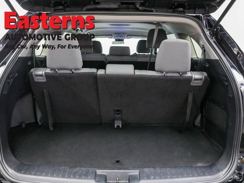 Used 2023 Toyota Highlander L image 9