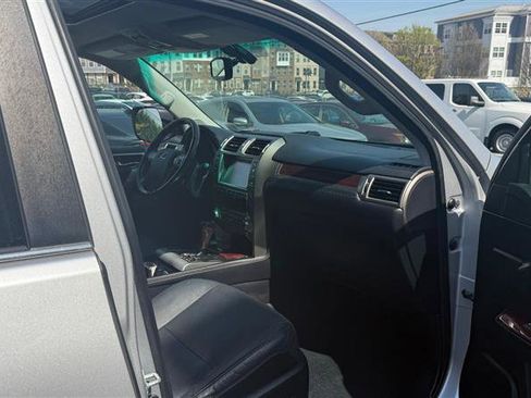 Used 2016 Lexus GX 460 w/ Premium Package image 9