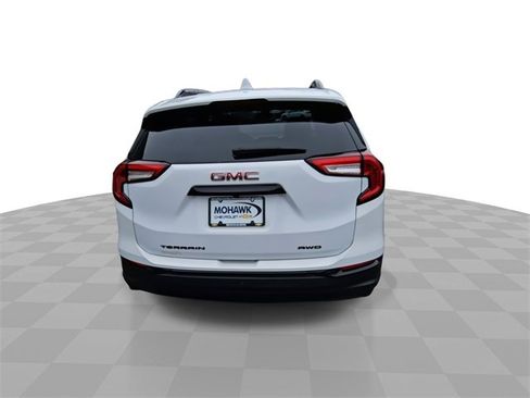 Certified 2023 GMC Terrain SLE w/ Driver Convenience Package image 7