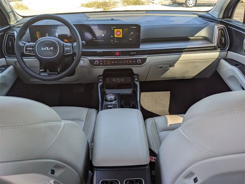 Certified 2025 Kia Sorento EX image 17