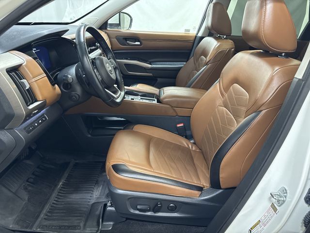 Used 2024 Nissan Pathfinder Platinum w/ Cargo Package FWD image 10