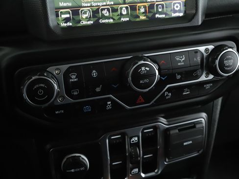 Used 2023 Jeep Wrangler Unlimited Sahara w/ Cold Weather Group image 13