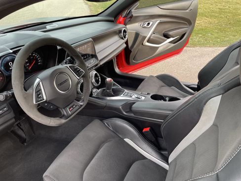 Used 2018 Chevrolet Camaro SS image 11