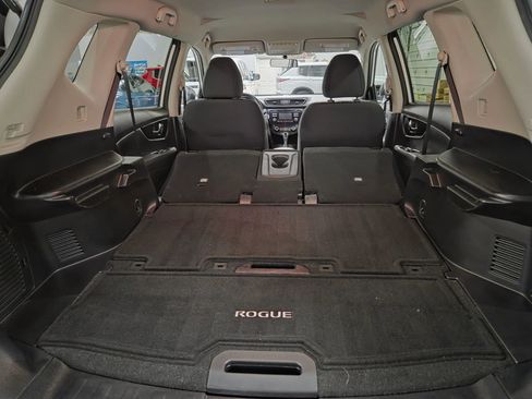 Used 2017 Nissan Rogue SV image 38