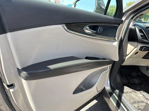 Used 2018 Lincoln MKX Select w/ Select Plus Package FWD image 15