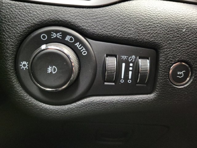Used 2021 Jeep Cherokee Limited AWD/4WD image 15
