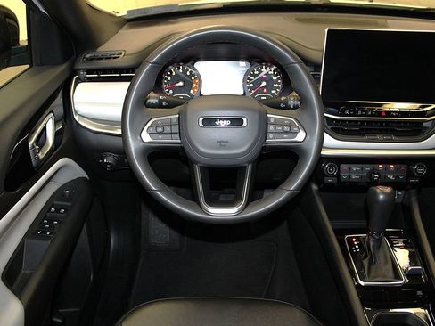 Certified 2025 Jeep Compass Limited AWD/4WD image 12