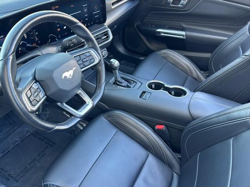 Used 2025 Ford Mustang Premium image 4
