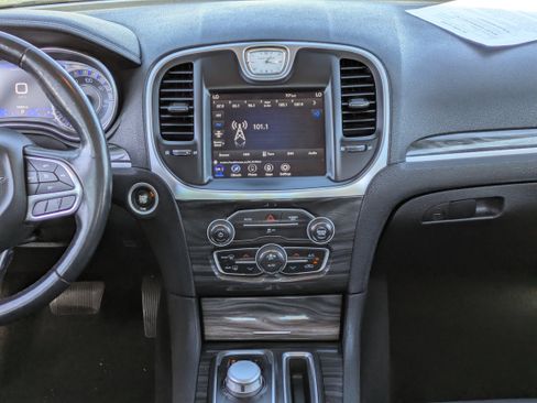 Used 2021 Chrysler 300 Touring image 16