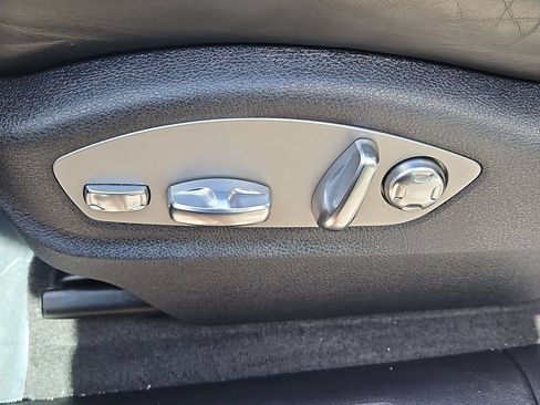 Certified 2024 Porsche Macan AWD/4WD image 26