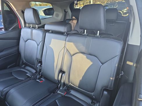 Used 2024 Honda Pilot Touring image 16