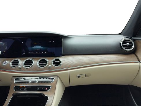 Used 2022 Mercedes-Benz E 350 Sedan w/ AMG Line Exterior image 25