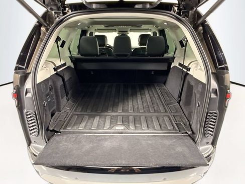 Used 2025 Land Rover Discovery Dynamic SE AWD/4WD image 29