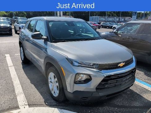 Used 2023 Chevrolet TrailBlazer LS FWD image 3