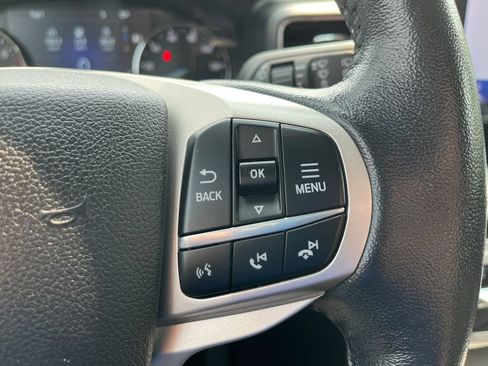 Used 2021 Ford Explorer XLT w/ Equipment Group 202A AWD/4WD image 18