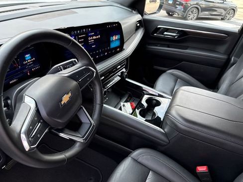 Used 2025 Chevrolet Suburban LT AWD/4WD image 15