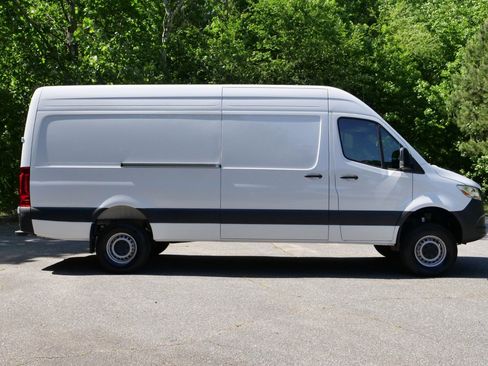 Used 2025 Mercedes-Benz Sprinter 2500 image 37