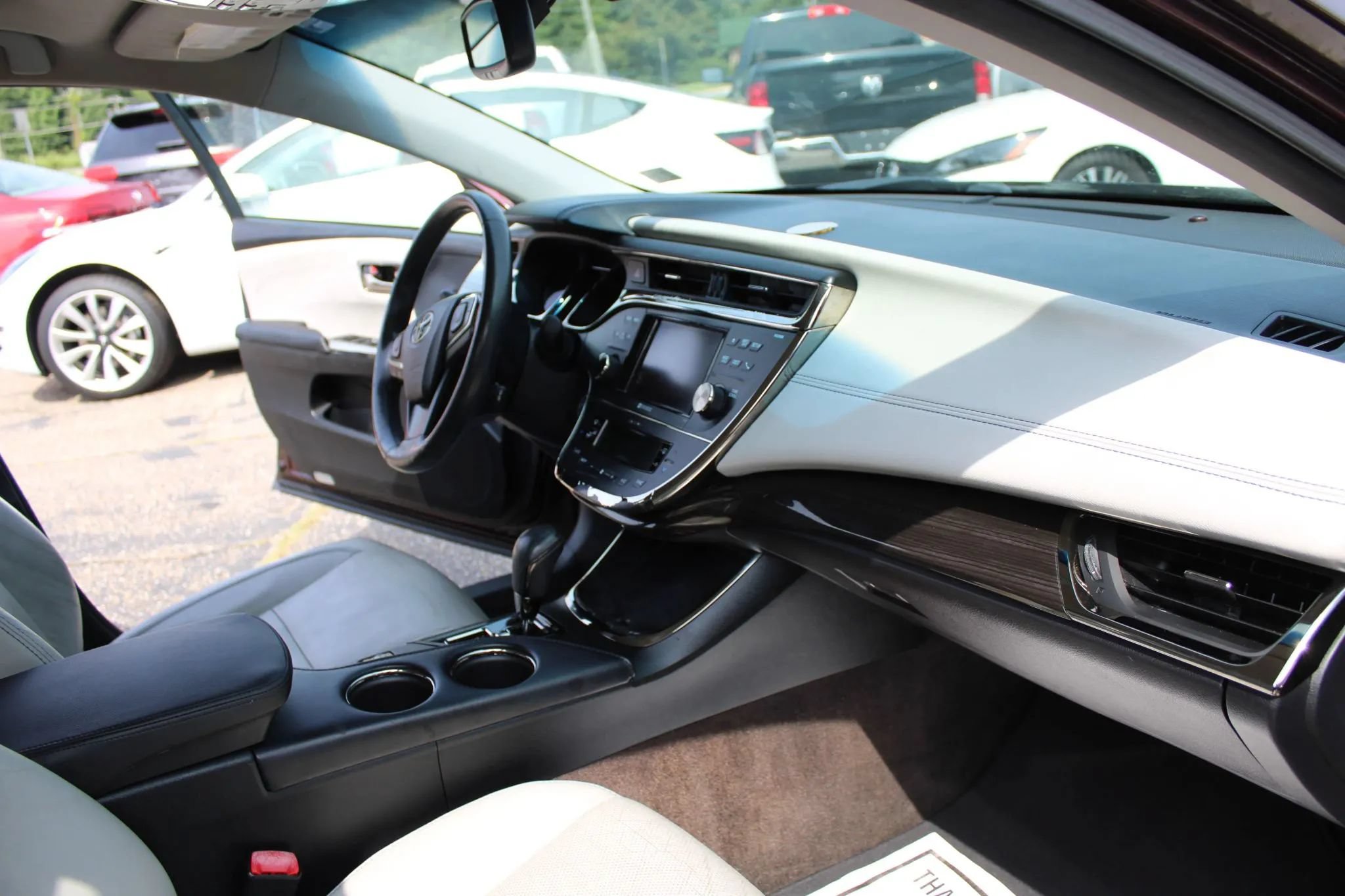 Used 2013 Toyota Avalon Limited FWD image 14