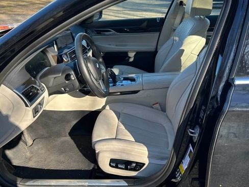 Used 2022 BMW 750i xDrive image 17