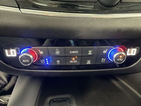 Used 2021 Buick Enclave Premium w/ Sun and Sites Package image 19