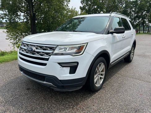 Used 2018 Ford Explorer XLT AWD/4WD image 1