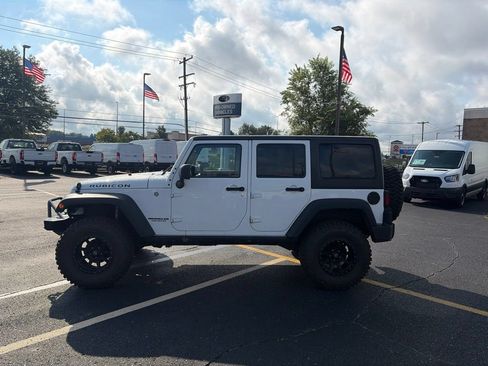 Used 2016 Jeep Wrangler Unlimited Rubicon w/ Connectivity Group AWD/4WD image 4
