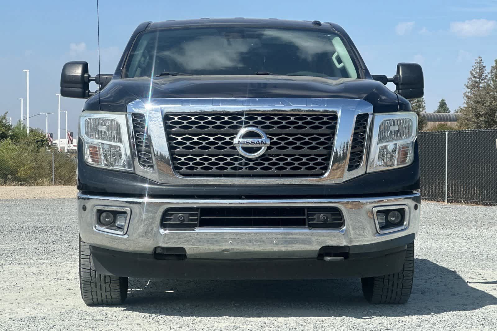 Used 2016 Nissan Titan SV AWD/4WD image 11