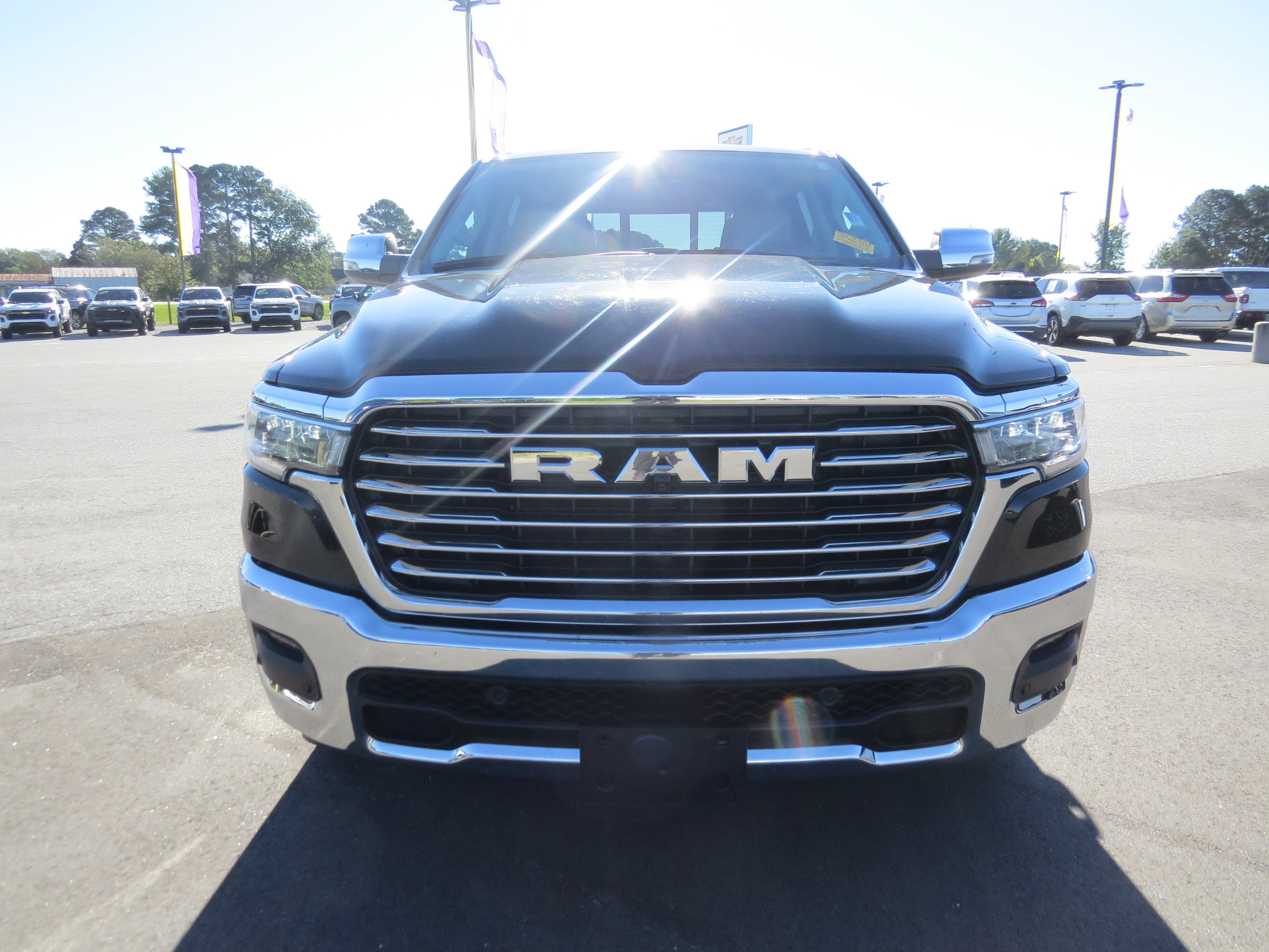 Used 2025 RAM 1500 Laramie AWD/4WD image 8