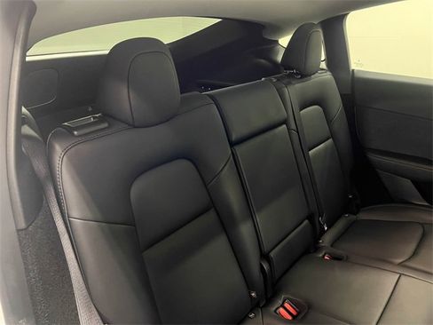 Used 2025 Tesla Model Y Long Range image 12